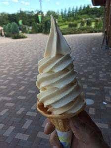 赤い屋根の売店