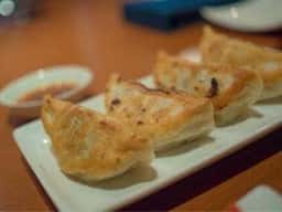 手延べ餃子BAR Wing Village