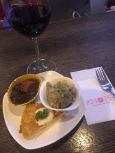 スペイン風立ち飲み KNOTS
