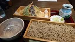 手打ち蕎麦人と木