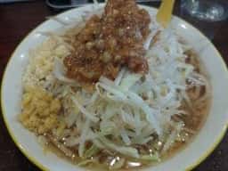 ラーメンイエロー 新宿御苑前店