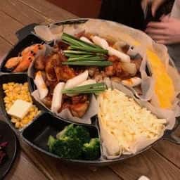 グランピング個室 肉とチーズの美味しい関係 NINE 岐阜駅前店