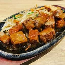 鉄板焼 博多 天神ホルモン ホワイティうめだ 泉の広場店