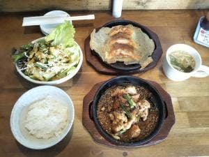 鉄板餃子食堂こんがりきつね