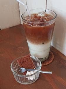 アコースティックブックカフェバーバイ