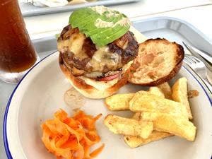 ストラト バーガーアンドグリル