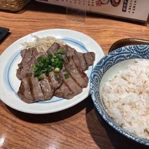 しずる