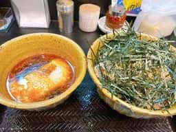 なぜ蕎麦にラー油を入れるのか。池袋南口店