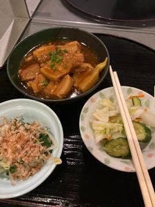 樹の下で