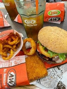 A&W 名護店