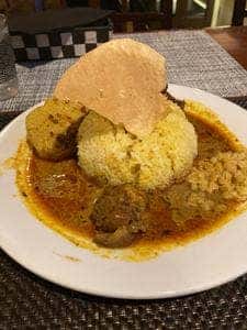 オスアシリ アーユルヴェーダ ダイニング サロン