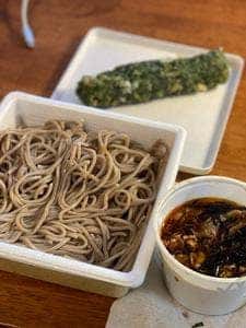 なぜ蕎麦にラー油を入れるのか。渋谷店