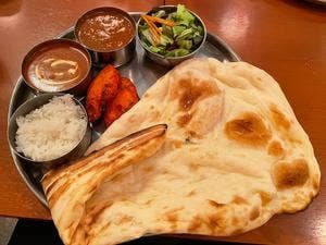 炭火焼だいにんぐ めがみや