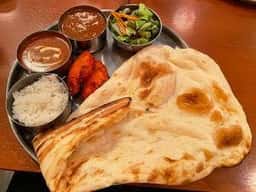 炭火焼だいにんぐ めがみや