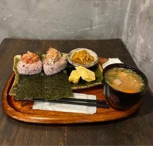 トモリ食堂