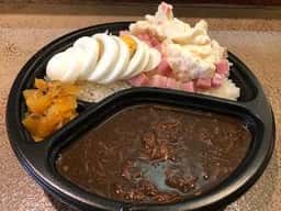 スリーテーブルズ