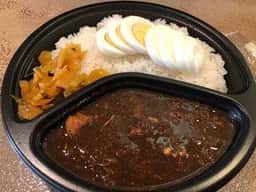 スリーテーブルズ