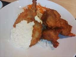 博多かわ串・高知餃子 酒場フタマタ 西新橋店