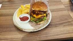 GG Shibuya mobile esports cafe&bar