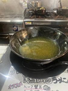 プレス式鶏白湯・鶏純そば専門 六角とり乃