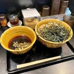 なぜ蕎麦にラー油を入れるのか。神田小川町店