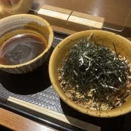 なぜ蕎麦にラー油を入れるのか。大塚店