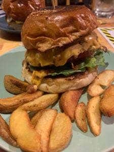 チアーズ バーガー