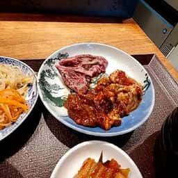 日本酒と焼肉 吉岡太一