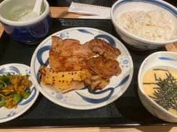 牛たんとろろ麦めし ねぎし サンロード店