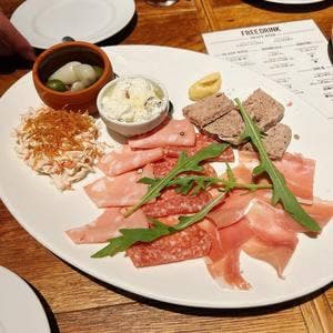 ニュービストロガブリ 目黒店