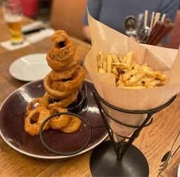 ダイニング&バー ラヴァロック 神谷町