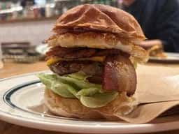 CRUZ BURGERS & CRAFT BEERS