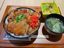 豚味噌丼お食事処 秩父新世界