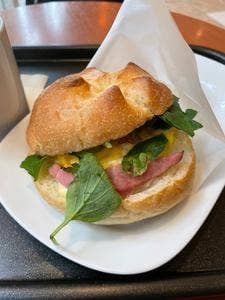 カフェ・ベローチェ 淡路町駅前店