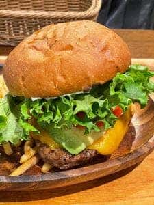 KUA'AINA 丸ビル店