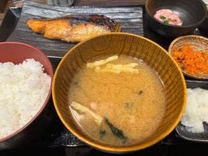 炭火焼干物定食 しんぱち食堂 西梅田店