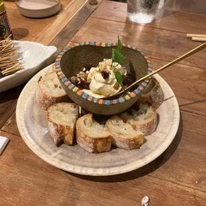 と