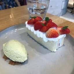 FRUiT 阪神梅田店