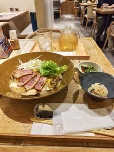 こなな ミント神戸店