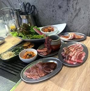 個室 神戸焼肉×食べ放題専門店 肉丸 にくまる 三宮本店