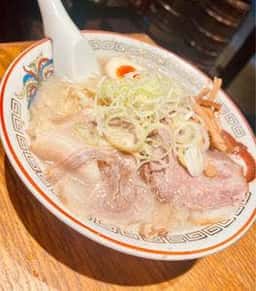 博多ラーメンでぶちゃん