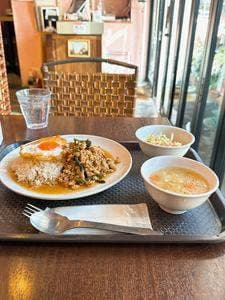 渋谷ガパオ食堂