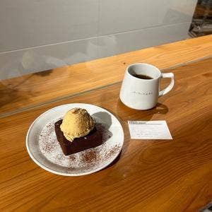 焼菓子とコーヒー パーラーイムオム