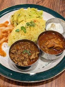 チーズケーキと彩りカレー Luna piena