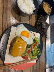 手作りハンバーグ卵