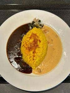 旨さと辛さがここちよい黒カレー 萬栄カレー