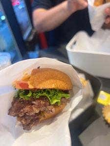 HENRY'S BURGER Harajuku