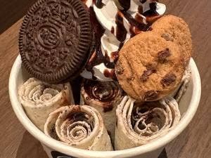 ROLL ICE CREAM FACTORY MARK IS みなとみらい店