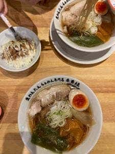 生わんたんらぁめん専門店 赤黄緑 吹田店