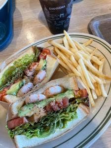 LONCAFE 三井アウトレットパーク 横浜ベイサイト店